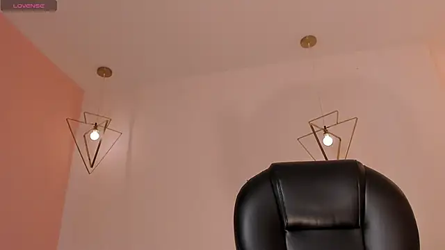 CorinneRusso online show from June 17, 2026, 8:32 pm