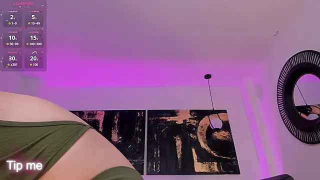 CorinneRusso online show from June 26, 2026, 12:53 pm
