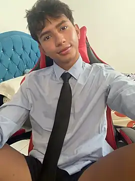 Leonarrrd 01 online show from March 5, 2026, 8:49 pm