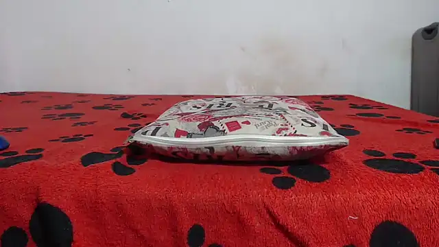 Snapshot of Amazing12inch chatting on February 11, 2025, 4:24 pm Amazing12inch online show from February 11, 2025, 4:24 pm