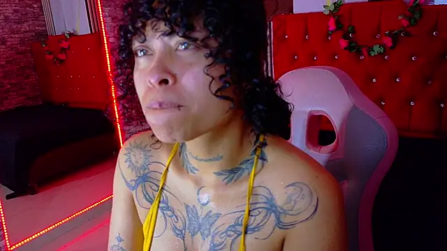 miahernadez303av online show from January 11, 2026, 4:28 am