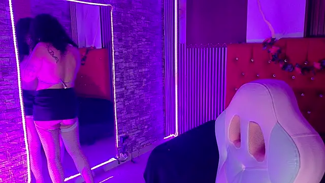 miahernadez303av online show from March 11, 2026, 5:02 am