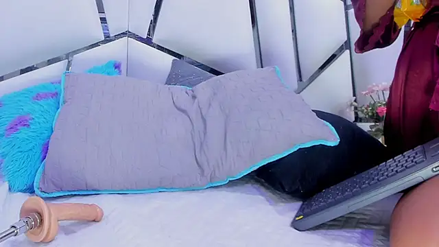  aurora18  online show from March 13, 2025, 9:21 am