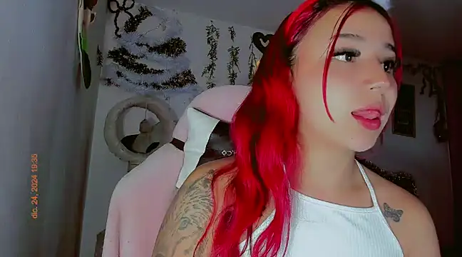 Snapshot of madisonx17 chatting on December 25, 2024, 12:37 am madisonx17 online show from December 25, 2024, 12:37 am