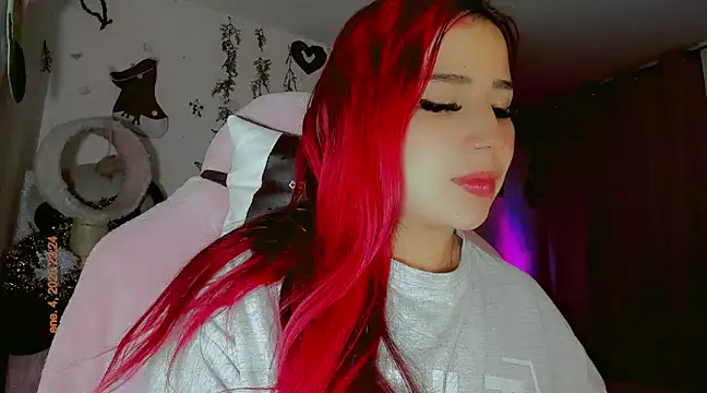 Snapshot of madisonx17 chatting on January 5, 2025, 4:25 am madisonx17 online show from January 5, 2025, 4:25 am