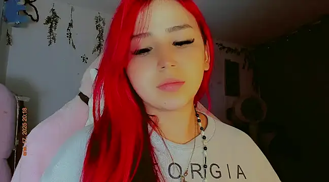 Snapshot of madisonx17 chatting on January 18, 2025, 1:19 am madisonx17 online show from January 18, 2025, 1:19 am