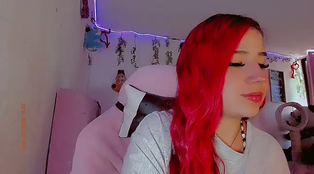 Snapshot of madisonx17 chatting on January 22, 2025, 8:28 pm madisonx17 online show from January 22, 2025, 8:28 pm