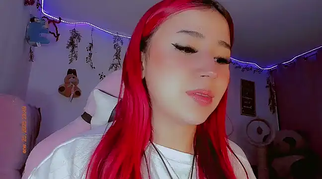 Snapshot of madisonx17 chatting on January 26, 2025, 4:51 am madisonx17 online show from January 26, 2025, 4:51 am