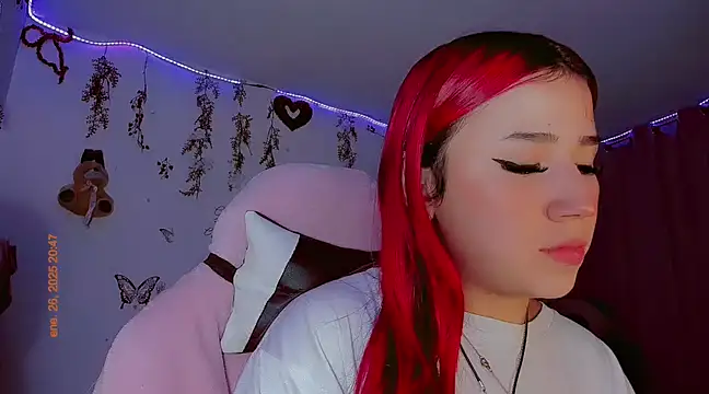 Snapshot of madisonx17 chatting on January 27, 2025, 1:48 am madisonx17 online show from January 27, 2025, 1:48 am