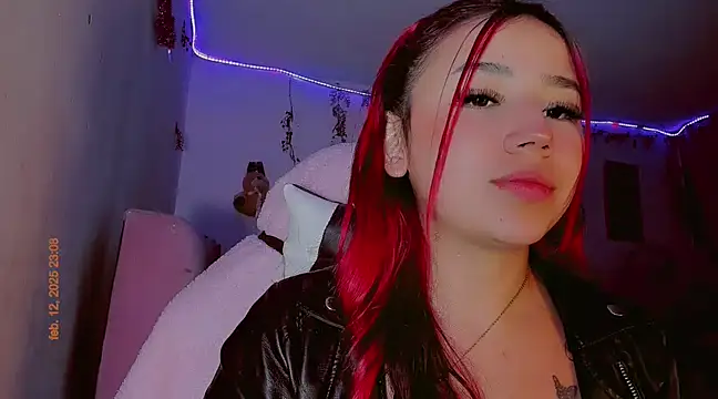 Snapshot of madisonx17 chatting on February 13, 2025, 4:32 am madisonx17 online show from February 13, 2025, 4:32 am