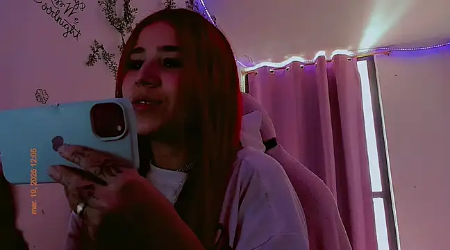 Snapshot of madisonx17 chatting on March 19, 2025, 5:06 pm madisonx17 online show from March 19, 2025, 5:06 pm