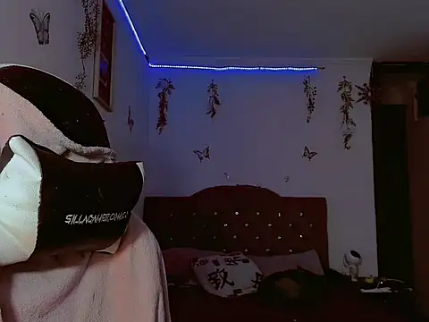 Snapshot of madisonx17 chatting on October 2, 2025, 9:44 pm madisonx17 online show from October 2, 2025, 9:44 pm