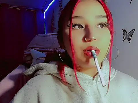 Snapshot of madisonx17 chatting on November 6, 2025, 12:22 am madisonx17 online show from November 6, 2025, 12:22 am