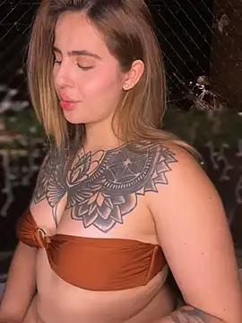 Snapshot of ValerieHilton chatting on January 15, 2025, 12:51 am ValerieHilton online show from January 15, 2025, 12:51 am