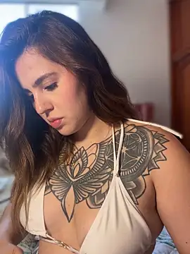 Snapshot of ValerieHilton chatting on March 10, 2025, 9:40 pm ValerieHilton online show from March 10, 2025, 9:40 pm