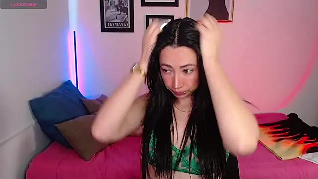 Snapshot of lilyy_evanss chatting on January 21, 2025, 11:02 pm lilyy evanss online show from January 21, 2025, 11:02 pm