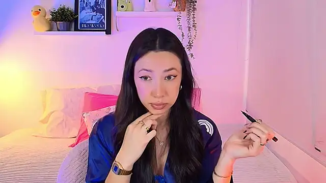 Snapshot of lilyy_evanss chatting on November 19, 2025, 9:26 pm lilyy evanss online show from November 19, 2025, 9:26 pm