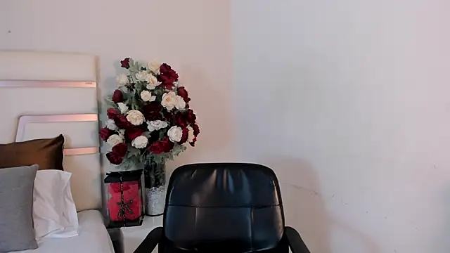 CamilaSofiia online show from March 11, 2025, 1:37 am