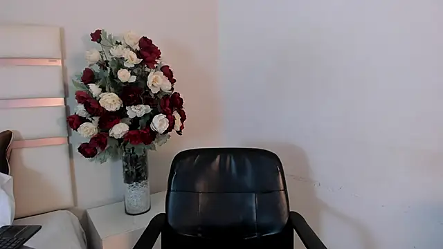 CamilaSofiia online show from March 12, 2025, 10:39 pm