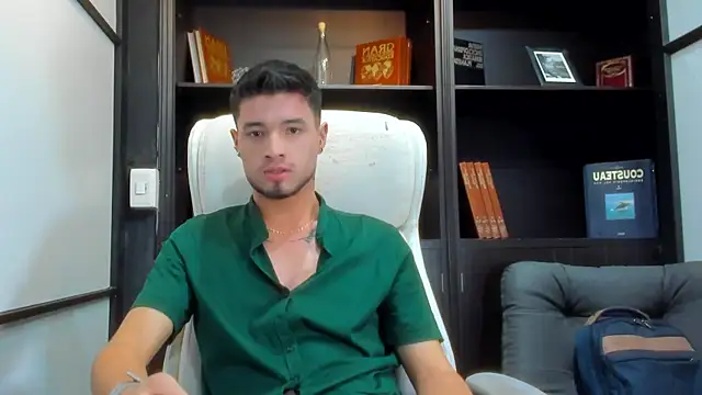 EdwardRoss  online show from March 22, 2025, 12:04 pm