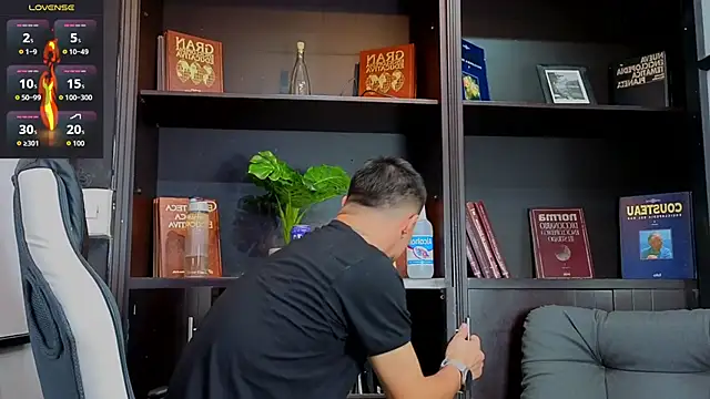 EdwardRoss  online show from September 30, 2025, 8:36 pm