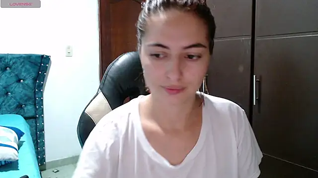 Snapshot of Kate_lorens9 chatting on December 14, 2024, 1:28 am Kate lorens9 online show from December 14, 2024, 1:28 am