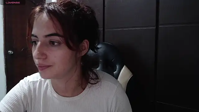 Snapshot of Kate_lorens9 chatting on December 18, 2024, 1:26 am Kate lorens9 online show from December 18, 2024, 1:26 am