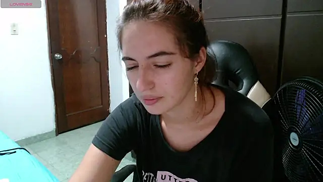 Snapshot of Kate_lorens9 chatting on January 9, 2025, 12:14 am Kate lorens9 online show from January 9, 2025, 12:14 am