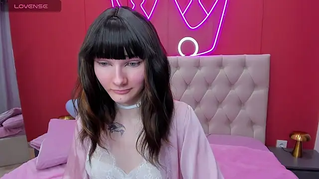 Snapshot of Lili_flowerr chatting on February 13, 2025, 1:37 pm Lili flowerr online show from February 13, 2025, 1:37 pm