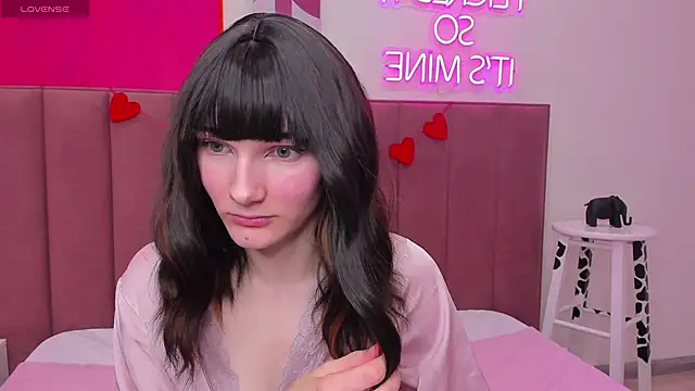 Snapshot of Lili_flowerr chatting on March 22, 2025, 10:06 am Lili flowerr online show from March 22, 2025, 10:06 am