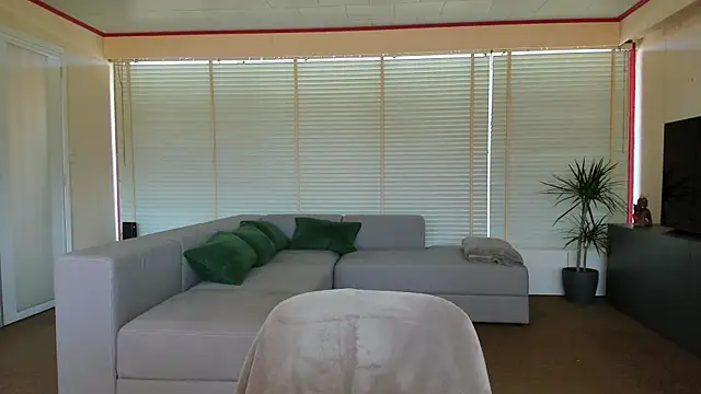 Snapshot of Sheandhim23 chatting on March 20, 2025, 10:32 am Sheandhim23 online show from March 20, 2025, 10:32 am