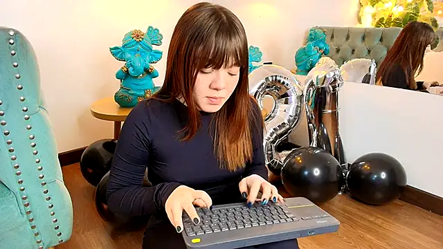 Fluffy Bubble21 online show from September 21, 2025, 3:52 am