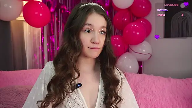 AmiLewis online show from March 13, 2025, 1:32 am