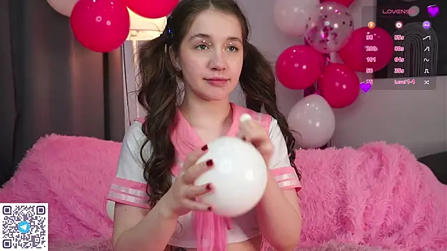 AmiLewis online show from March 13, 2025, 7:42 am