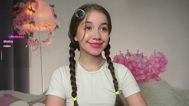 AmiLewis online show from September 24, 2025, 1:20 am