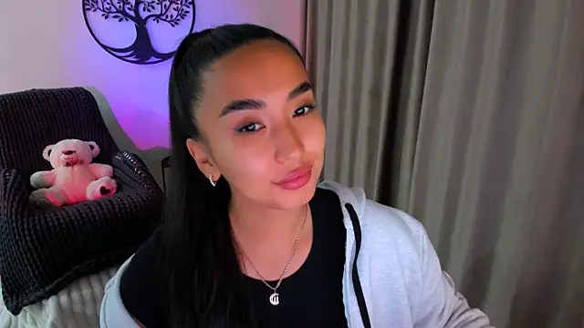 worldofkim online show from October 15, 2025, 7:36 pm