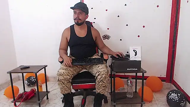 Snapshot of KalethBigDick chatting on November 4, 2025, 2:43 am KalethBigDick online show from November 4, 2025, 2:43 am