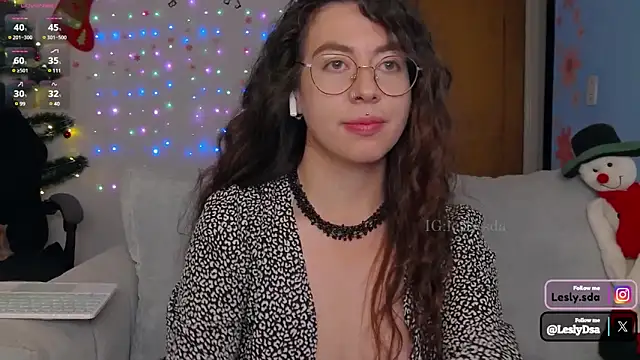 Snapshot of leslyyu chatting on December 17, 2024, 11:38 pm leslyyu online show from December 17, 2024, 11:38 pm