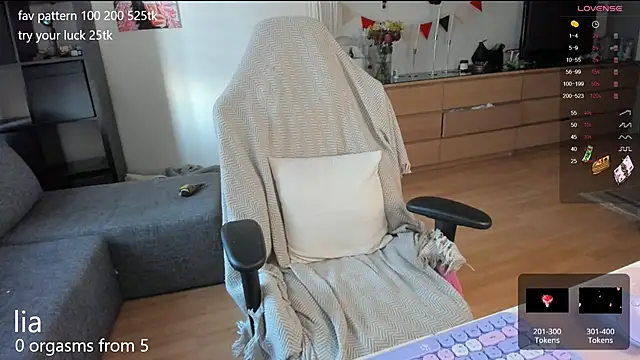 lil lia online show from March 14, 2025, 3:03 pm