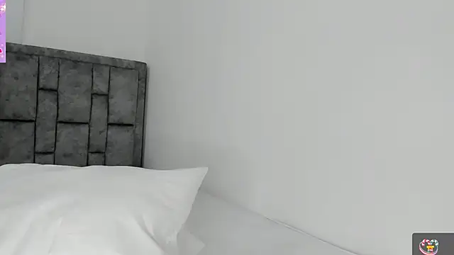 Snapshot of Loren_moreno chatting on December 19, 2024, 6:45 pm Loren moreno online show from December 19, 2024, 6:45 pm