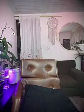 haiiley more online show from April 4, 2026, 1:26 am