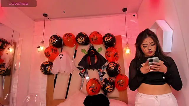 Snapshot of ary_cooper_ chatting on October 31, 2025, 1:56 pm ary cooper online show from October 31, 2025, 1:56 pm