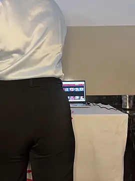 Snapshot of Miss__Malaika chatting on December 21, 2024, 6:52 am Miss Malaika online show from December 21, 2024, 6:52 am