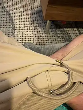 Snapshot of Kissoks1@xh chatting on April 14, 2026, 9:43 pm Kissoks1xh online show from April 14, 2026, 9:43 pm