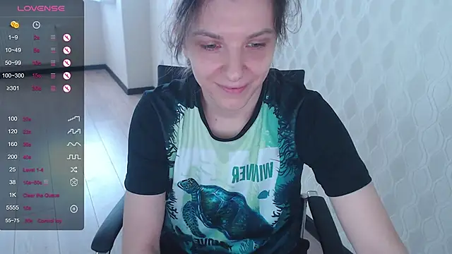 Snapshot of LisaHeart chatting on October 15, 2025, 11:32 am LisaHeart online show from October 15, 2025, 11:32 am