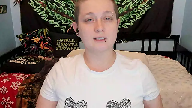 Snapshot of Chloenightmare chatting on September 26, 2025, 10:41 am Chloenightmare online show from September 26, 2025, 10:41 am