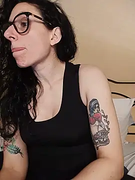 Snapshot of SofiaMori chatting on May 18, 2026, 1:17 pm SofiaMori online show from May 18, 2026, 1:17 pm