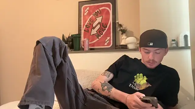 younghungginger online show from December 7, 2024, 8:05 pm