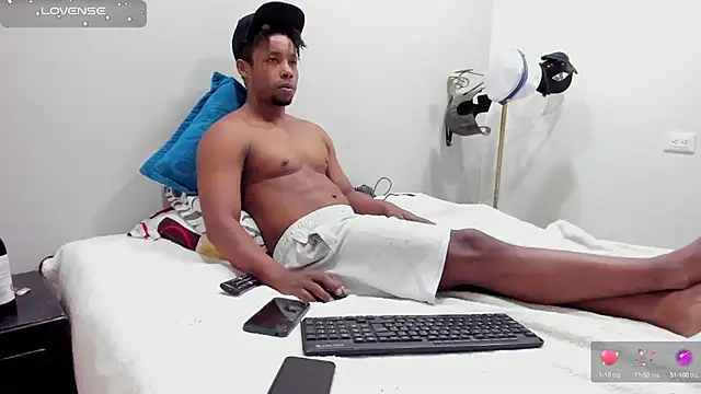 Snapshot of AlejoKhalifa_ chatting on September 23, 2025, 10:13 pm AlejoKhalifa online show from September 23, 2025, 10:13 pm