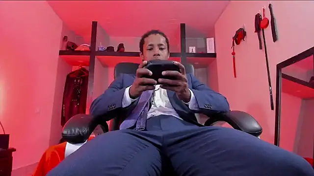 AlejoKhalifa  online show from May 13, 2026, 1:25 am
